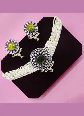 Green Pearls And Stone Classice Necklace Set